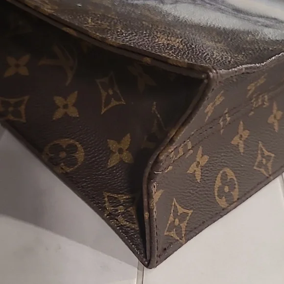SOLD - Authentic Louis Vuitton - Picture 6 of 11